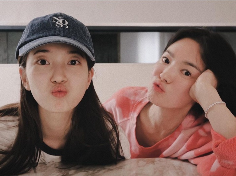Suzy Bagikan Dukungan Hangat dari Song Hye Kyo di Lokasi Syuting