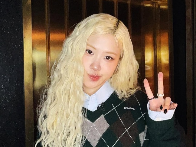 Rosé Menjadi Artis K-Pop Wanita Pertama yang Masuk Top 5 Chart Billboard Hot 100