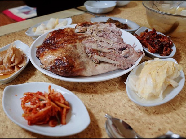 Bingung Cari Makanan Halal Saat ke Korea Selatan? Restoran Daging Bebek Ini Bisa Jadi Rekomendasinya