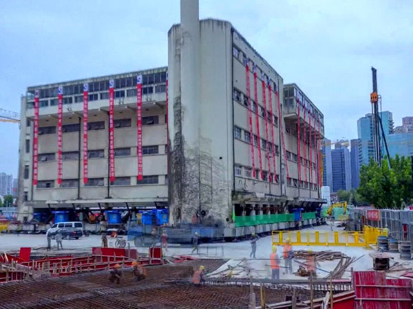 Bikin Takjub, Bangunan 5 Lantai Ini Dipindahkan dengan 'Berjalan Sendiri'