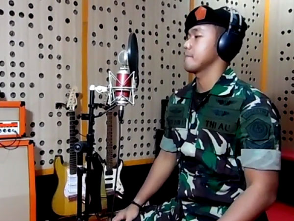 Viral, Prajurit TNI Nyanyikan Ulang Lagu 'Despacito' dengan Lirik Nasionalis!