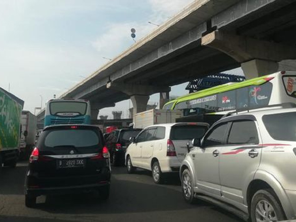 Melihat Suasana Tol Jakarta Kini yang 'Mengusir' Pengendara Mau Mudik