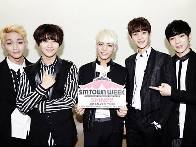 Rayakan 5 Tahun di Industri Musik, SHINee Upload Selca Bersama!