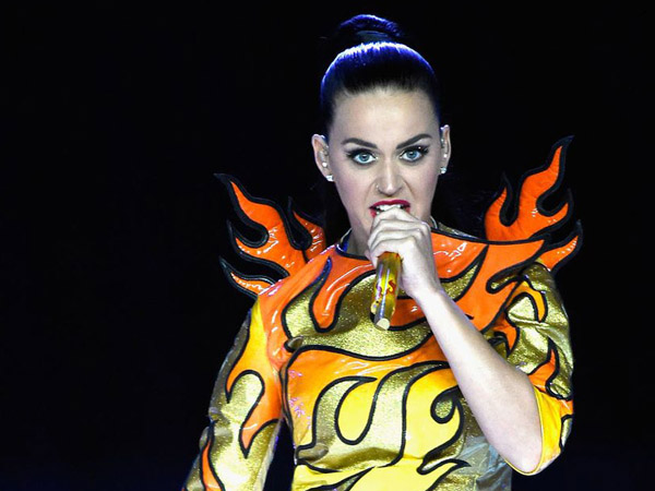 Simak 4 Kostum Unik Katy Perry Saat Tampil di 'Super Bowl 2015'