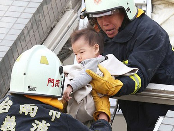 24 Jam Terkubur Reruntuhan Akibat Gempa di Taiwan, Balita Ini Berhasil Diselamatkan