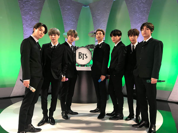 BTS Tampil a La The Beatles di Panggung 'The Late Show with Stephen Colbert'