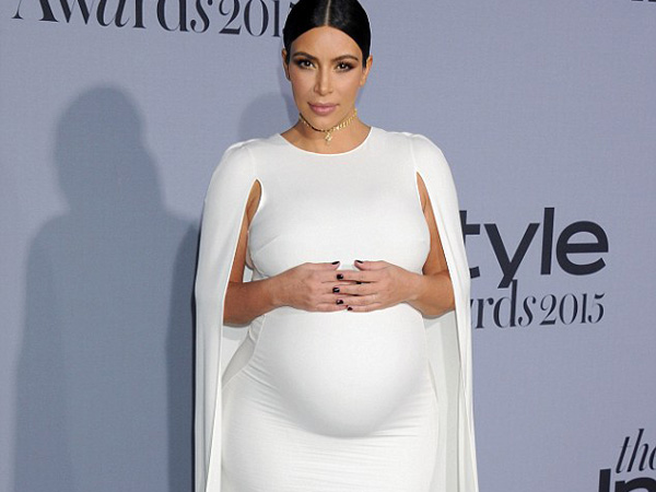 Belum Lahir, Calon Bayi Kim Kardashian Dihadiahi Aksesoris Mewah!