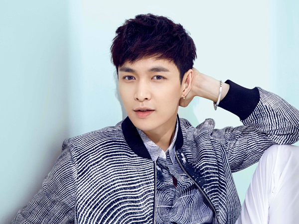 Duh, Lay EXO Jatuh Dari Sepeda Motor Saat Syuting Web Drama!