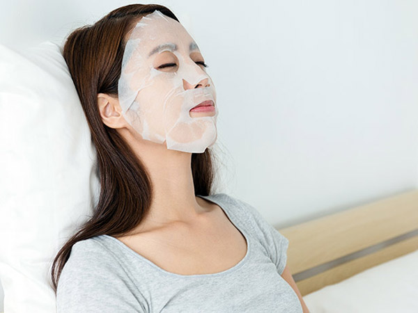 Cara Pakai Sheet Mask untuk Manfaat Ganda yang Perlu Kamu Tahu