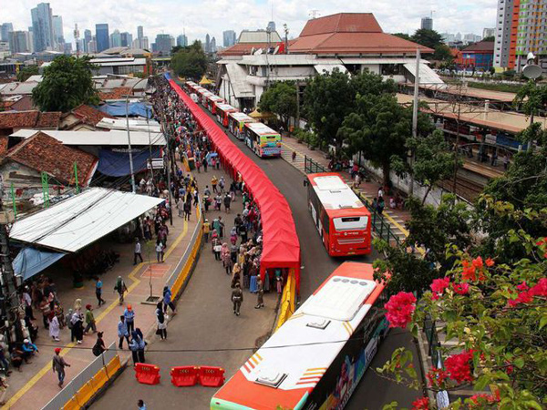 Bolehkan PKL Berualan di Jalan Raya, Sandi: Jalan di Tanah Abang Tidak Ditutup Tapi Direkayasa