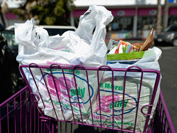 Mulai Februari, Kantong Plastik di Supermarket Tak Lagi Gratis