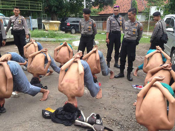 'Sikap Tobat', Cara Kocak Polisi Cirebon Hukum Pelajar Tawuran