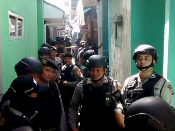 Bersenjata Lengkap, Polisi Geledah Rumah Terduga Teroris Bom Bandung