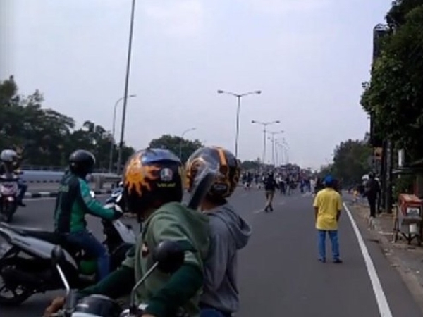 Bekas Darah di Lokasi Tawuran Pasar Rebo yang Memakan Korban Tewas