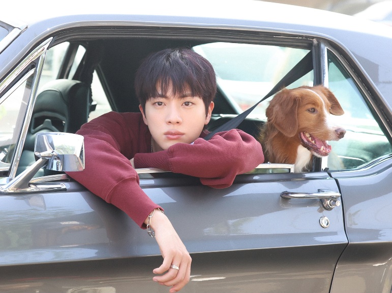 Jin BTS Masuk Chart Billboard 200 untuk Pertama Kalinya Sebagai Solois dengan 'Happy'