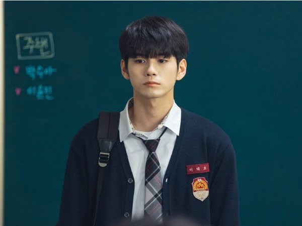 Debut Akting, Ong Seongwoo Tuai Pujian Staf Drama 'Moments of 18'