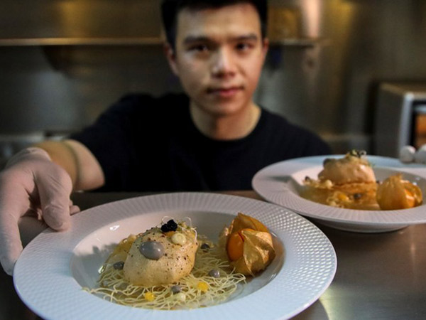 Di Thailand, Bulu Ayam Diolah Jadi Makanan Bergizi