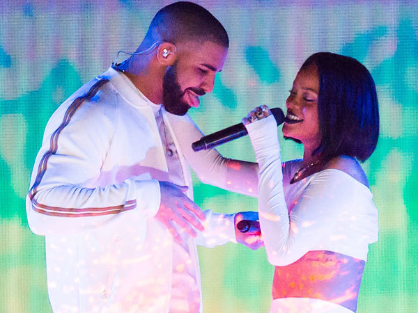 Tidak Hanya Lewat Papan Reklame, Drake Ungkapkan Cinta ke Rihanna di Panggung MTV Music Awards 2016