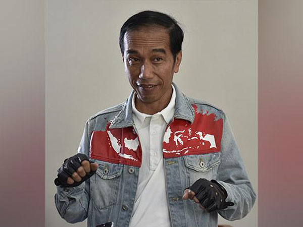 Penjelasan Seniman Jaket Denim Jokowi Soal Peta Indonesia 'Terbelah' Viral Dibicarakan Netizen