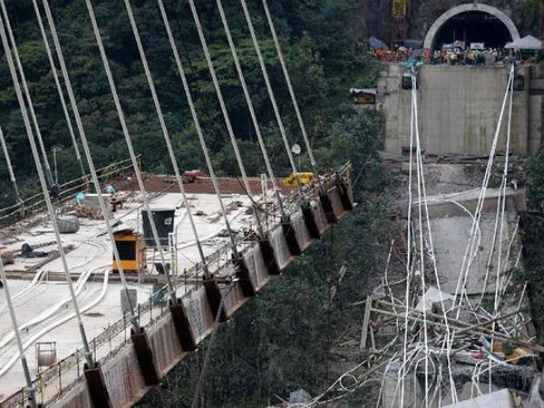 Kengerian Pemandangan Jembatan Kolombia yang Ambruk dan Tewaskan Korban di Tempat