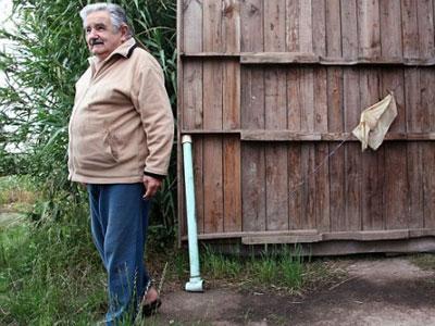 Salut, Presiden Uruguay Tinggal di Rumah Ladang!