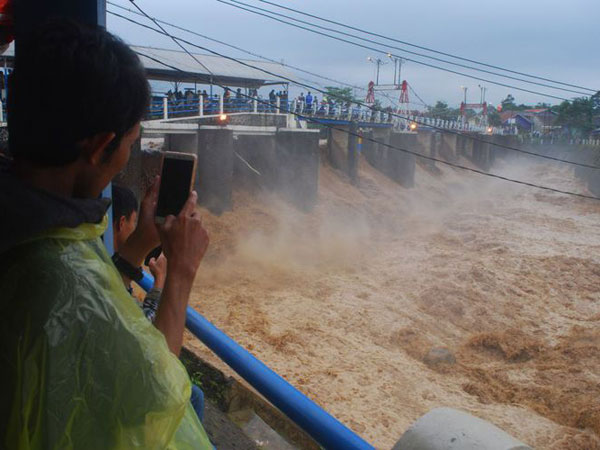 Himbauan Langsung Wali Kota Bogor Bima Arya untuk Warga Jakarta Waspada Kiriman Air Katulampa