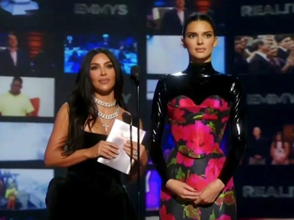 Kim Kardashian dan Kendall Jenner Ditertawakan Penonton Saat Baca Nominasi Emmy Awards 2019