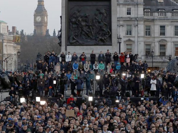 Duka Mendalam, Ratusan Orang Berdoa untuk Para Korban Teror London