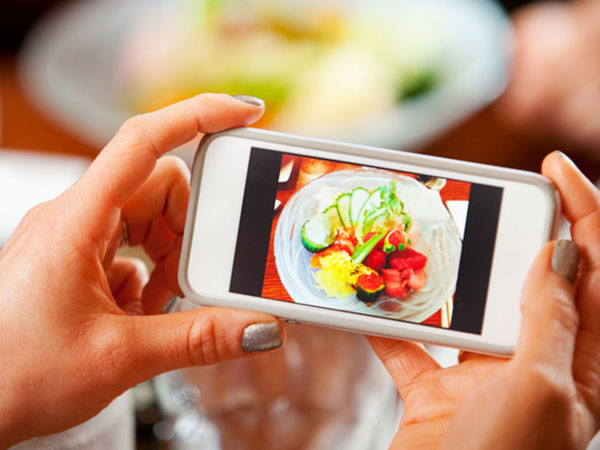 Unggah Foto Makanan di Media Sosial Ternyata Bisa Bikin Orang Lebih Sehat?