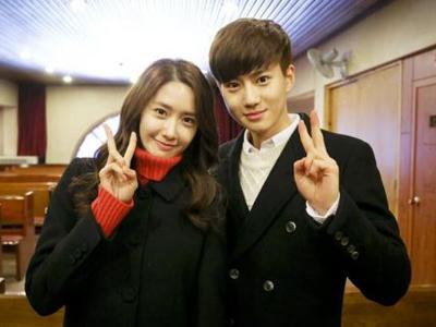 Jadi Kameo di 'Prime Minister and I' Suho EXO Sempatkan Foto Bareng YoonA SNSD