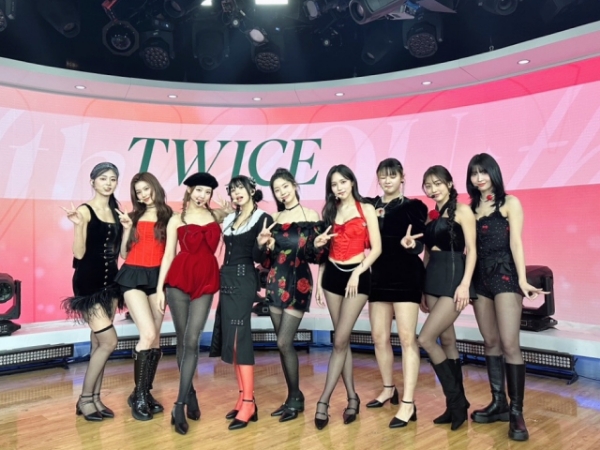 TWICE Cetak Rekor Penjualan Album dengan 'With YOU-th'