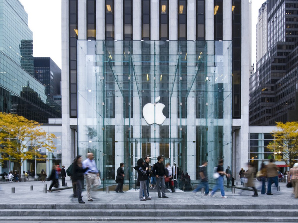 Apple Store Nyaris Dijadikan Lokasi Bunuh Diri oleh Pria Bersamurai Ini