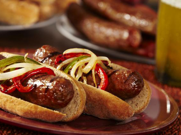 Buat Resep Bbq Sausage Hot Dog dengan Caramelized Onion, Yuk!