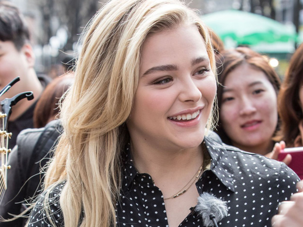 Chloe Moretz Ungkap Idola K-Pop Favoritnya di 'Problematic Men'