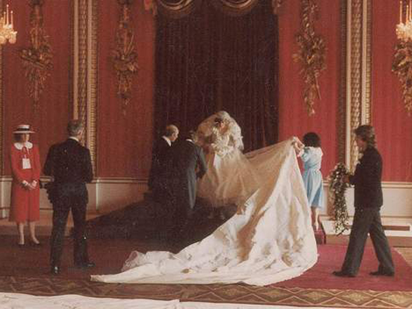 Foto-Foto Candid Langka Pernikahan Pangeran Charles Dan Putri Diana Akan Dilelang