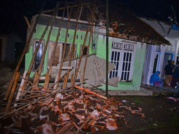 Seperti Ini Foto Kondisi Terkini Akibat Gempa di Berbagai Wilayah