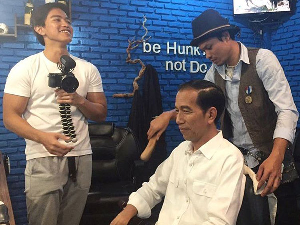 Diajak ke Barbershop Anak Muda, Jokowi Ternyata Jadi Bahan Percobaan Kaesang