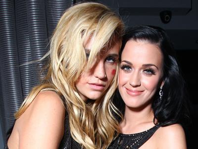 Wah, Katy Perry dan Ke$ha Tampil Lip-sync di Lagu 'American Girl'!