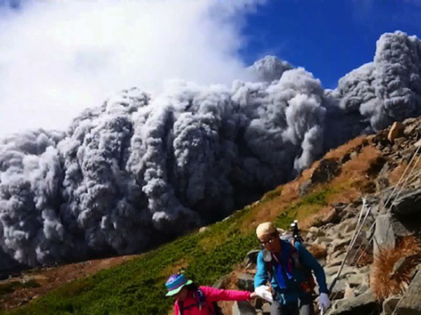 Korban Tewas Letusan Gunung Ontake Jepang Ditemukan Masih Genggam Ponsel