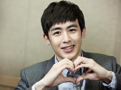 Wah, Nichkhun 2PM Dapat Hadiah Natal Berupa Ciuman!