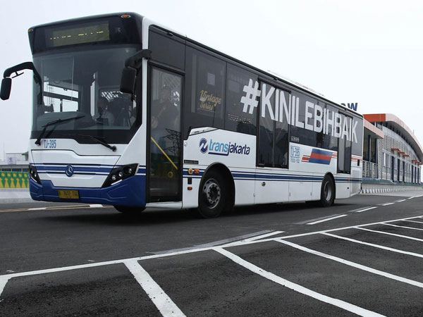 Cara TransJakarta Koridor 13 Buat Aman Perpanjangan Jam Operasional dengan Penerangan Minim