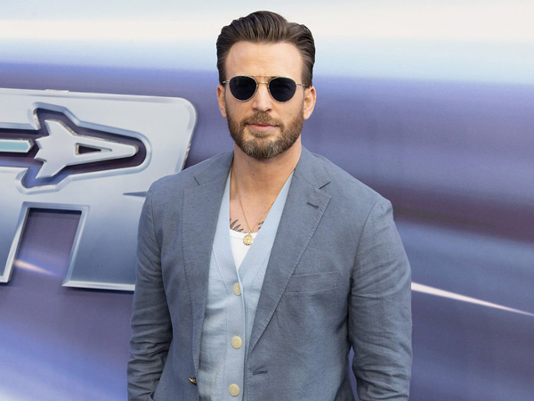 Chris Evans Lebih Pilih Peran Johnny Strom Ketimbang Captain America