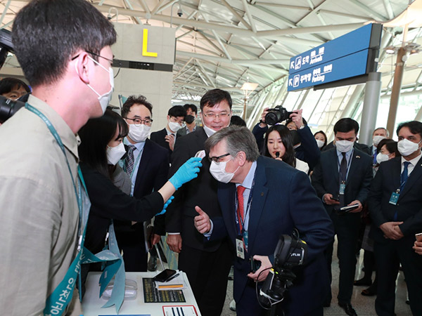 Prosedur Pengecekan Corona Bandara Incheon Korsel Disebut Dubes AS 'Contoh Seluruh Dunia'