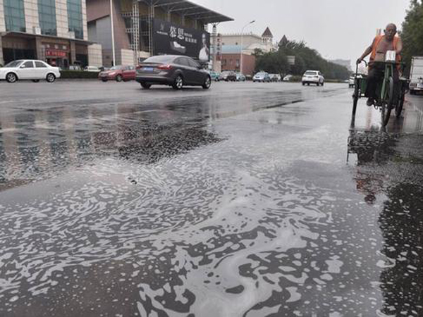 Pasca Ledakan Dashyat di Tianjin, Tiongkok Diguyur Hujan Busa