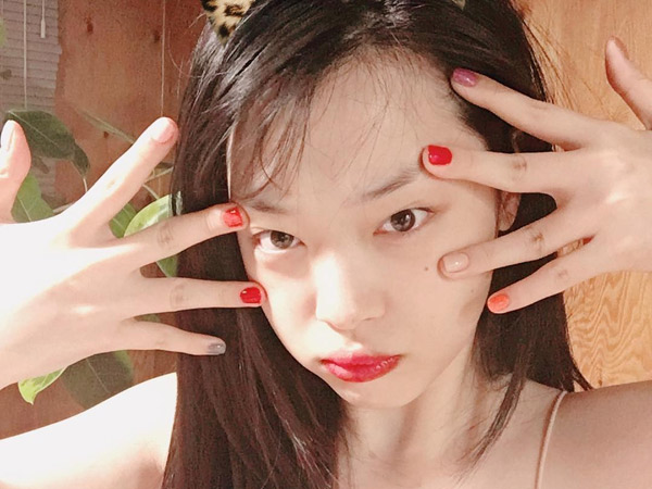 Unggah Rangkaian Foto 'Aneh' dan Sexy, Netizen Kembali Tuduh Sulli Idap Gangguan Mental