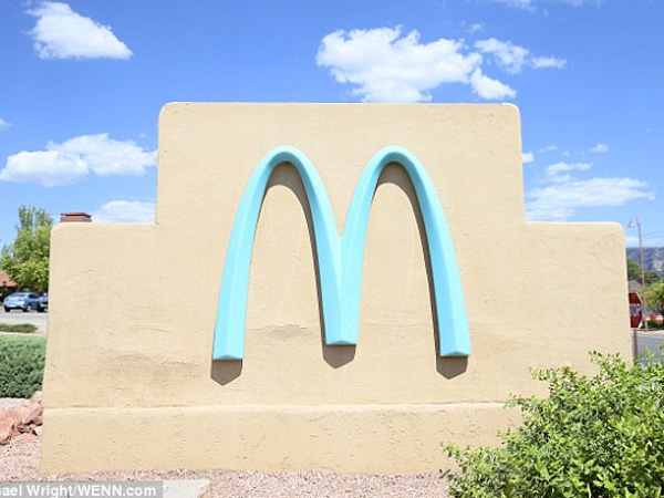 Kuning Dianggap Norak, McDonald's di Arizona Ganti Warna Lambang Jadi Turquoise!