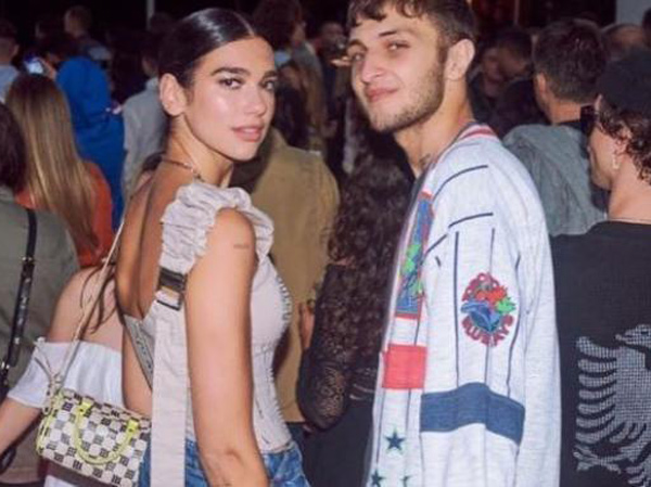 Perdana, Dua Lipa dan Anwar Hadid Tampil sebagai Pasangan Kekasih di New York Fashion Week