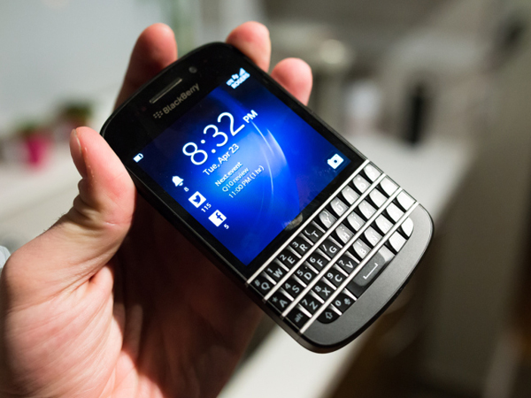 Duh, Blackberry Ketahuan Gunakan iPhone untuk Promosi di Twitter!