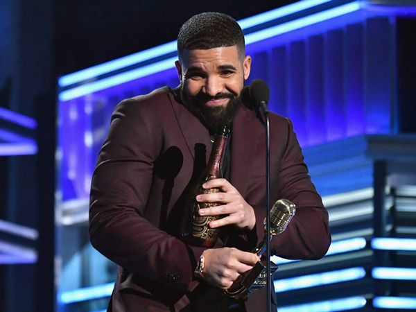 Kantongi 27 Trofi #BBMAs, Drake Geser Posisi Taylor Swift sebagai Pemegang Piala Terbanyak