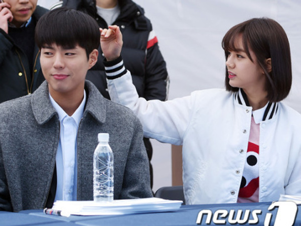 Apa Kata Hyeri tentang Adegan Ciumannya Bersama Park Bo Gum di 'Reply 1988'?